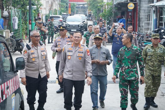 
					Kapolres Metro Jakarta Utara Tinjau Lokasi Jaga Jakarta On The Spot di Koja, Pastikan Program Bermanfaat bagi Warga