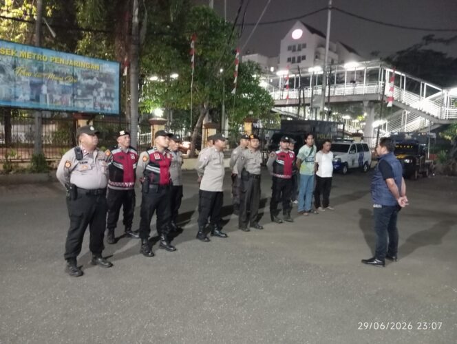 
					JAGA JAKARTA, JAGA LINGKUNGAN: PATROLI KRYD POLSEK METRO PENJARINGAN SAPU TITIK RAWAN TAWURAN DAN KEJAHATAN JALANAN