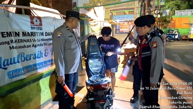 
					Polsek Cilincing Gelar Apel KRYD dan Patroli Jaga Jakarta+, Antisipasi Tawuran hingga Curanmor