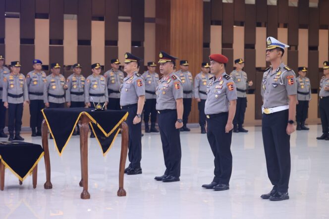 
					Polri Laksanakan Kenaikan Pangkat 87 Perwira Tinggi, Empat Perwira Raih Bintang Tiga