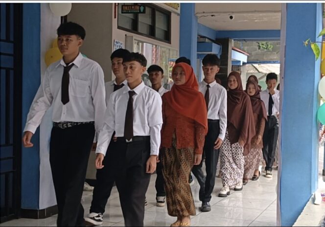 
					Haru dan Kebanggaan Warnai Kelulusan SMPN 192 Jakarta, Tiga Siswa Cetak Nilai 100