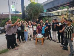 Meriah! Polisi dan Warga Penjaringan Rayakan HUT Bhayangkara ke-80 dengan Lomba Tradisional