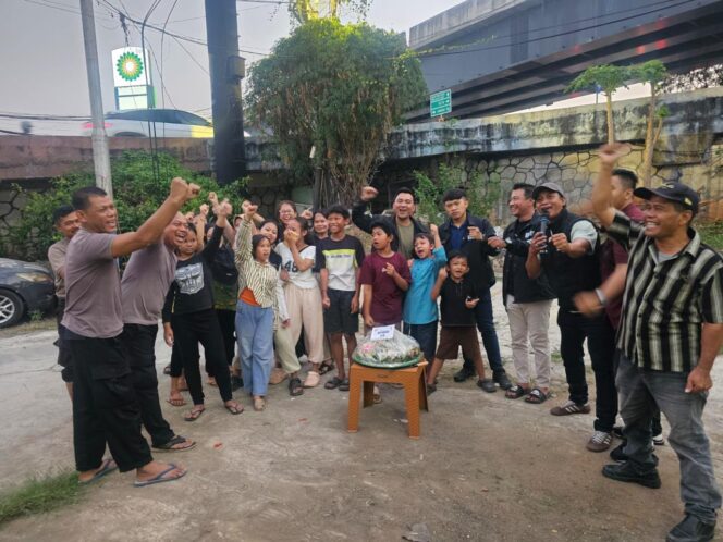 
					Meriah! Polisi dan Warga Penjaringan Rayakan HUT Bhayangkara ke-80 dengan Lomba Tradisional