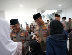 Revitalisasi Masjid Panggilan Sujud, Wakapolri Berbagi Kebahagiaan Bersama Anak-Anak Yatim