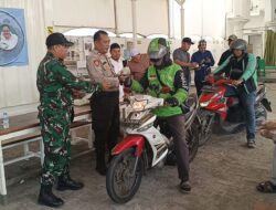 Jumat Peduli di Penjaringan, 500 Driver Ojol Terima Sembako dan Bantuan Tunai
