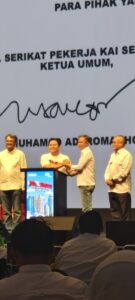 Serikat Pekerja KAI Services dan Manajemen Resmikan Perjanjian Kerja Bersama