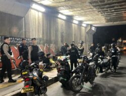 Brimob Metro Jaya Amankan Konvoi Pemuda Tanpa Surat Kendaraan di Cipayung