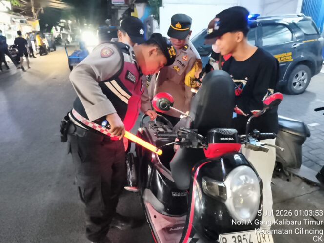 
					Jaga Jakarta Tetap Kondusif, Polsek Cilincing Intensifkan Patroli Malam dan Razia Stasioner