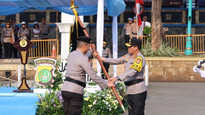 
					Polda Metro Jaya Terima Tanda Kehormatan Nugraha Sakanti, Kapolda: Ini Amanah Negara