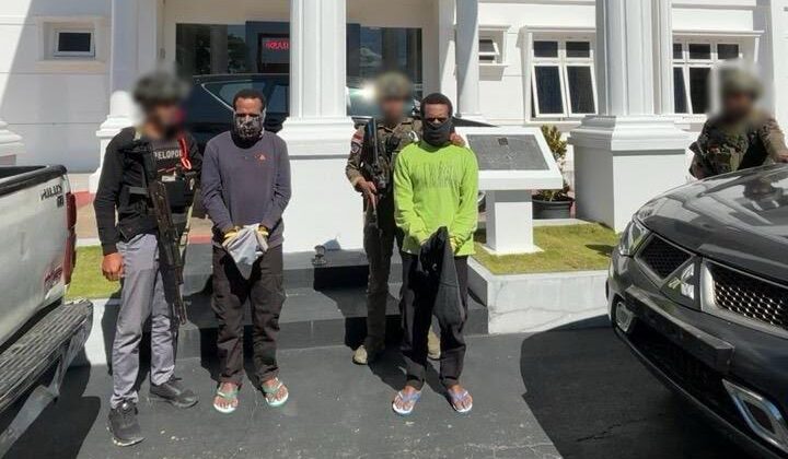 Satgas Operasi Damai Cartenz Limpahkan Dua Tersangka Kasus Pembunuhan dan Penembakan ke Kejaksaan Negeri Jayawijaya