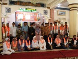 18 Jamaah Umroh Travel Holiday Cabang Solok Diberangkatkan, Dilepas Langsung Wakil Bupati Solok
