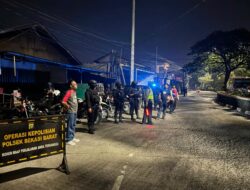 Brimob Polda Metro Jaya Sigap Amankan Lokasi Kebakaran Saat Patroli Malam di Bekasi Barat