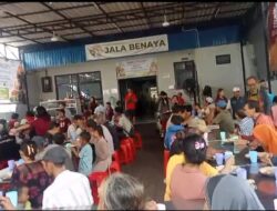 Jumat Peduli, Polsek Metro Penjaringan Bagikan Makanan Gratis dan Sampaikan Pesan Kamtibmas