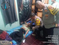 Laporan 110 Direspons Cepat, Polisi Bantu Warga Tak Sadarkan Diri di Tangerang