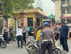 Polsek Koja Tebar Kepedulian, Bagikan 50 Nasi Bungkus kepada Warga Lewat Jumat Peduli