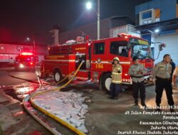 Gudang Distributor Pompa Air di Cilincing Terbakar, Polisi Selidiki Dugaan Korsleting Listrik