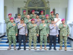 Kapolda Metro Jaya dan Pangdam Jaya Kunjungi Pangkormar, Perkuat Sinergi TNI-Polri