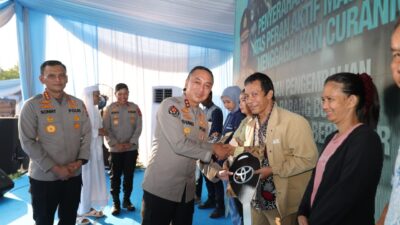 Wujud Negara Hadir, Kapolda Sumsel Pimpin Penyerahan Barang Bukti Kejahatan ke Korban