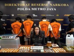 POLDA METRO JAYA MENGGAGALKAN SINDIKAT PENGEDAR TEMBAKAU SINTETIS SEBERAT 995 GRAM DISEBUAH DIPEMUKIMAN PADAT YANG DIEDARKAN MELALUI MEDIA SOSIAL