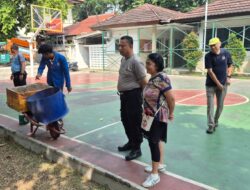 Polsek Kelapa Gading Gelar Aksi “Merdeka Bersama Masyarakat”, Percantik Lingkungan RW 014 Pegangsaan Dua