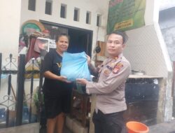 Polsek Kelapa Gading Salurkan Bansos untuk Warga Slum Area Pegangsaan Dua, Wujudkan Kepedulian di Bulan Kemerdekaan