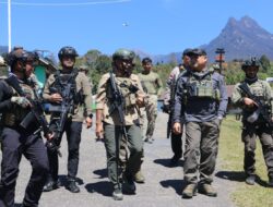 Kaops Damai Cartenz-2026 Tinjau Pos Satgas Kepolisian Ops Damai Cartenz di Sinak, Perkuat Pendekatan Humanis Bersama Masyarakat