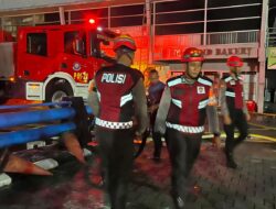 Dit Samapta Polda Metro Jaya Kerahkan Personel Bantu Tangani Kebakaran Gedung Bapenda