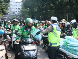 Jumat Peduli, Polda Metro Jaya Pererat Silaturahmi dengan Pengemudi Ojol