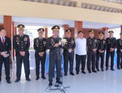 Usai Upacara HUT RI Ke-81, Kapolda NTB Lepas 8 Truk Bantuan untuk Korban Gempa NTT