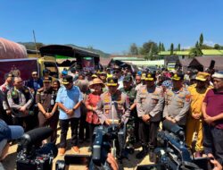 Polri Perkuat Penanganan Gempa NTT, Kapolri Tinjau Lokasi Terdampak dan Serahkan Bantuan