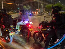 Brimob Polda Metro Jaya Amankan 3 Pemuda Diduga Hendak Tawuran di Ciracas, 9 Celurit Disita