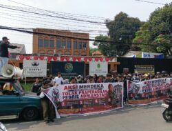 Massa Kepung PN Jaksel: Praperadilan Bukan Karpet Merah untuk Febrie