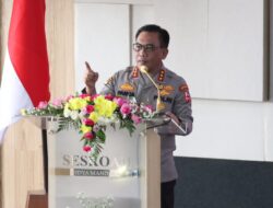 Pasukan Pelopor BKO Polda NTT Bergerak Tangani Dampak Gempa, Layani dan Bantu Warga di Lokasi Pengungsian