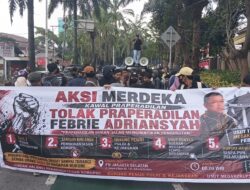 Jelang Putusan Praperadilan Febrie, Ratusan Massa Kembali Datangi PN Jaksel