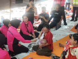 Sambut Hari Jadi ke-78, Polwan Bantu Korban Kebakaran Muara Angke