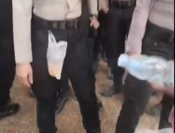 Polisi Borong Tahu Pedagang, Dibagikan ke Warga di Tengah Pengamanan DPR