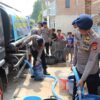 Satuan Brimob Polda Lampung Salurkan Ribuan Liter Air Bersih bagi Masyarakat Terdampak Kekeringan
