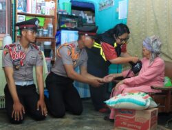 Wujudkan polri sebagai sosok yang melayani, SPN Polda Metro Jaya libatkan siswa diktuk dlm aksi peduli warga sekitar.