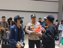 Polresta Bandara Soetta Bersama Stakeholder Berbagi Snack dan Minuman di Bandara Soetta