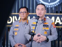 Perkuat Operasi SAR, Polri Evakuasi Dua Jenazah KM Virgo dengan Helikopter