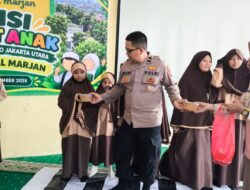 Polisi Sahabat Anak Hadir di SD Al Marjan, 180 Siswa Diajak Kenali Rambu Lalu Lintas