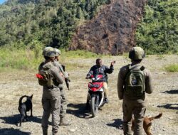 Patroli Humanis Satgas Damai Cartenz Jaga Kamtibmas di Distrik Muara Puncak Jaya
