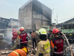 Polda Metro Jaya Buka Dapur Lapangan untuk Warga Terdampak Kebakaran Kampung Muka