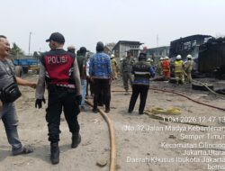 Kebakaran Gudang Sparepart di Cilincing, Dua Motor dan Stok Ban Terbakar