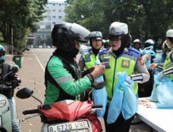 Polda Metro Jaya Sapa Komunitas Ojol Lewat Jumat Berkah