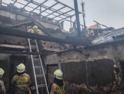 Dua Rumah Terbakar di Semper Barat, Diduga Akibat Korsleting Listrik