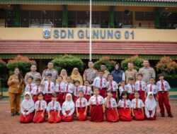 Sambangi SDN Gunung 01, Kapolda Metro Jaya Ajak Siswa Biasakan Tertib dan Saling Peduli