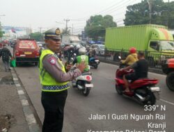Polsek Bekasi Barat Gelar Pengaturan Lalu Lintas, Berikan Pelayanan kepada Pengguna Jalan