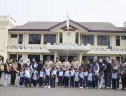 Brimob Polda Metro Jaya Sambut Siswa PAUD, Kenalkan Polisi sebagai Sahabat Anak