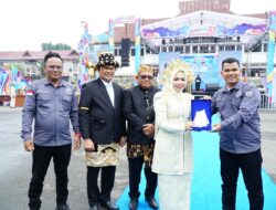 DPC PJS Labuhanbatu Berikan Penghargaan Anugerah Kemitraan Strategis Ke Bupati